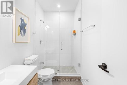 Main-B - 449 Lansdowne Avenue, Toronto, ON - Indoor Photo Showing Bathroom