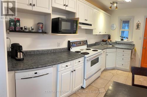 655 Gilchrist Street, Peterborough (Northcrest), ON - Indoor Photo Showing Kitchen