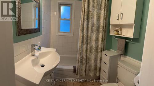 655 Gilchrist Street, Peterborough (Northcrest), ON - Indoor Photo Showing Bathroom