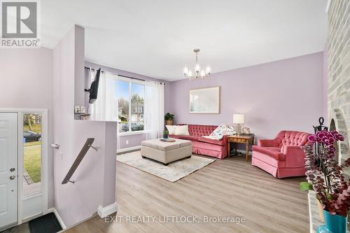 2133 Meadowview Road, Peterborough (Ashburnham), ON - Indoor Photo Showing Living Room