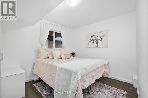 2133 Meadowview Road, Peterborough (Ashburnham), ON - Indoor Photo Showing Bedroom