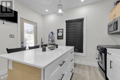 94 Stanley Street, London, ON - Indoor Photo Showing Kitchen