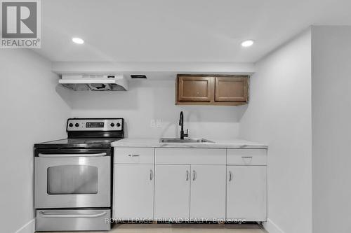 94 Stanley Street, London, ON - Indoor Photo Showing Kitchen