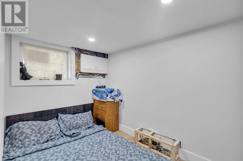 8 Bruce Street, London, ON - Indoor Photo Showing Bedroom