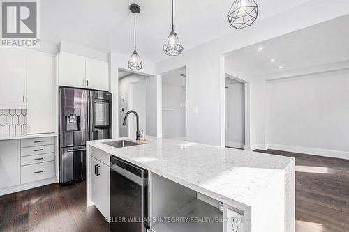 893 Stallion Crescent, Ottawa, ON - Indoor Photo Showing Kitchen With Upgraded Kitchen