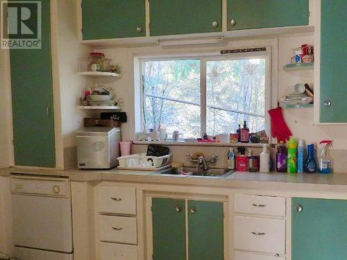 7153 Alberni Street, Powell River, BC - Indoor Photo Showing Kitchen