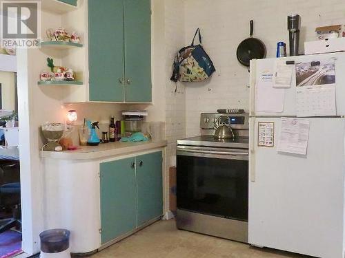 7153 Alberni Street, Powell River, BC - Indoor Photo Showing Kitchen