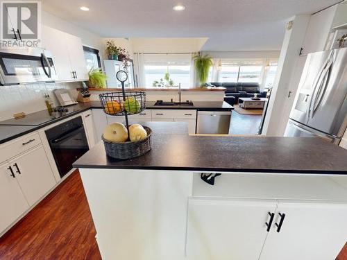 8317 Highway 101, Powell River, BC - Indoor Photo Showing Kitchen