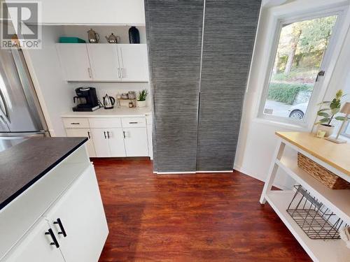 8317 Highway 101, Powell River, BC - Indoor Photo Showing Kitchen