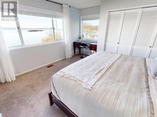 8317 Highway 101, Powell River, BC - Indoor Photo Showing Bedroom