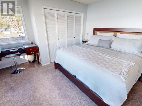 8317 Highway 101, Powell River, BC - Indoor Photo Showing Bedroom