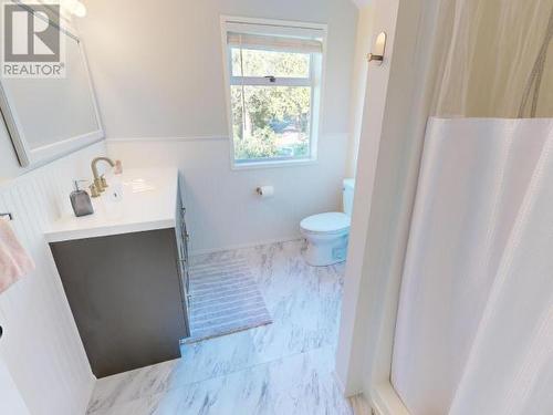 8317 Highway 101, Powell River, BC - Indoor Photo Showing Bathroom