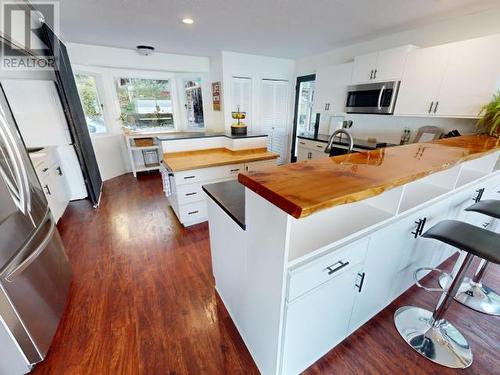 8317 Highway 101, Powell River, BC - Indoor Photo Showing Kitchen With Double Sink