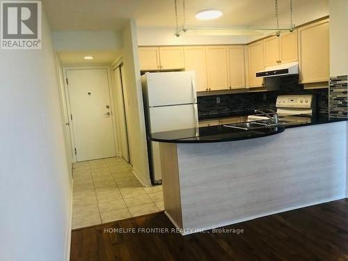 902 - 3 Rean Drive N, Toronto, ON - Indoor Photo Showing Kitchen