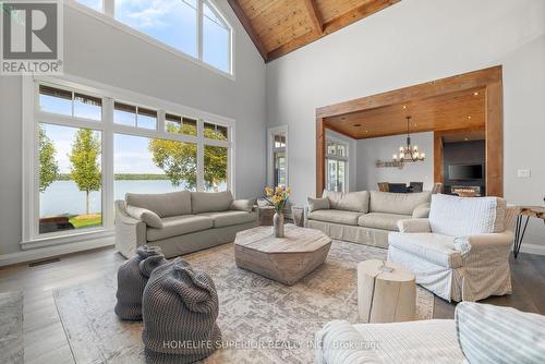 580 Indian Point Road, Kawartha Lakes, ON - Indoor Photo Showing Living Room