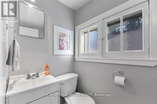 1876 Beachburg Road E, Whitewater Region, ON - Indoor Photo Showing Bathroom