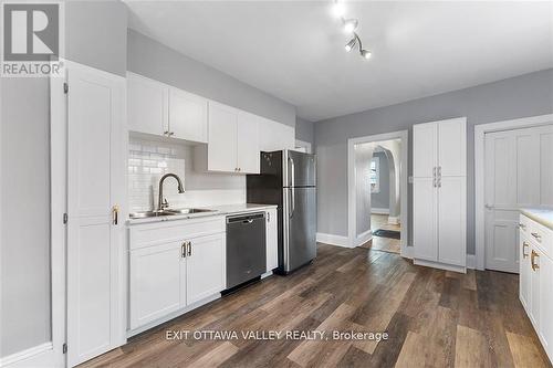 1876 Beachburg Road E, Whitewater Region, ON - Indoor Photo Showing Kitchen