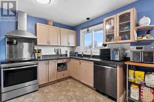 1 Woodside Drive, Port Colborne (877 - Main Street), ON - Indoor Photo Showing Kitchen With Double Sink