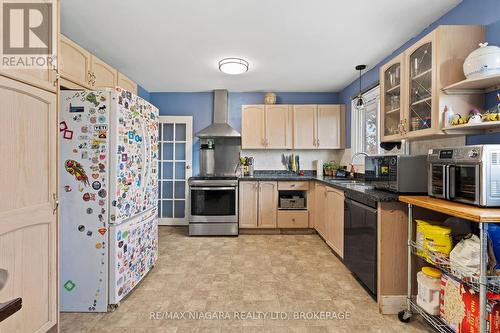 1 Woodside Drive, Port Colborne (877 - Main Street), ON - Indoor Photo Showing Kitchen