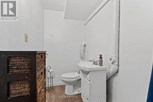 1 Woodside Drive, Port Colborne (877 - Main Street), ON - Indoor Photo Showing Bathroom