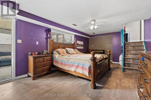 1 Woodside Drive, Port Colborne (877 - Main Street), ON - Indoor Photo Showing Bedroom