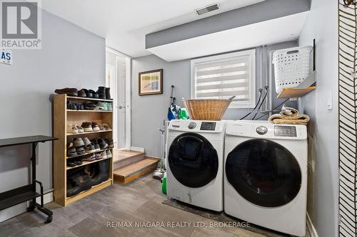 1 Woodside Drive, Port Colborne (877 - Main Street), ON - Indoor Photo Showing Laundry Room