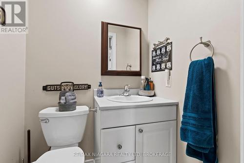 1 Woodside Drive, Port Colborne (877 - Main Street), ON - Indoor Photo Showing Bathroom