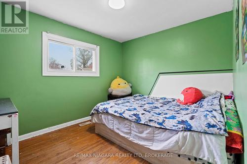 1 Woodside Drive, Port Colborne (877 - Main Street), ON - Indoor Photo Showing Bedroom