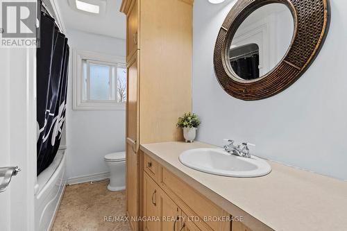 1 Woodside Drive, Port Colborne (877 - Main Street), ON - Indoor Photo Showing Bathroom