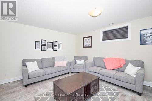 5784 Ironwood Street, Niagara Falls (219 - Forestview), ON - Indoor Photo Showing Living Room