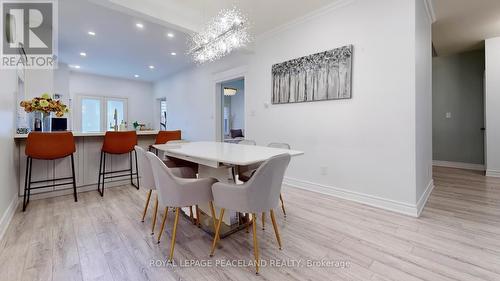 423 Seneca Court, Newmarket, ON - Indoor Photo Showing Dining Room