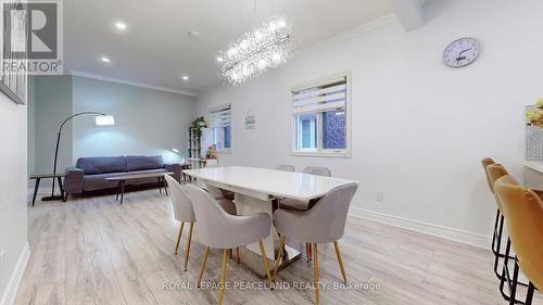 423 Seneca Court, Newmarket, ON - Indoor Photo Showing Dining Room