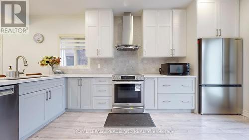 423 Seneca Court, Newmarket, ON - Indoor Photo Showing Kitchen With Stainless Steel Kitchen With Upgraded Kitchen