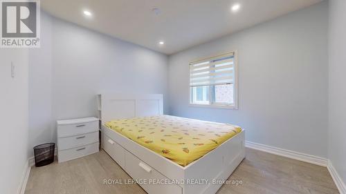 423 Seneca Court, Newmarket, ON - Indoor Photo Showing Bedroom