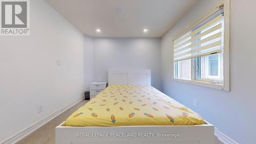 423 Seneca Court, Newmarket, ON - Indoor Photo Showing Bedroom