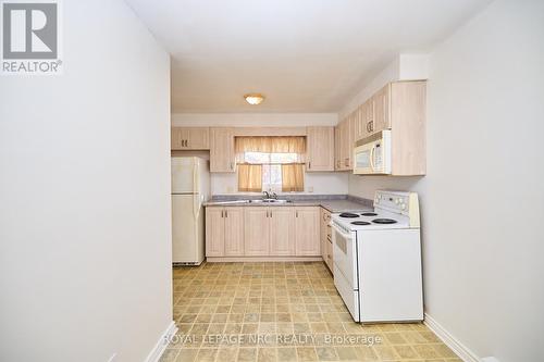 2 - 38 Elma Street, St. Catharines (443 - Lakeport), ON - Indoor Photo Showing Kitchen With Double Sink