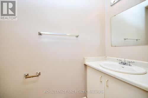 2 - 38 Elma Street, St. Catharines (443 - Lakeport), ON - Indoor Photo Showing Bathroom