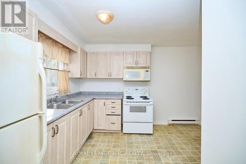 2 - 38 Elma Street, St. Catharines (443 - Lakeport), ON - Indoor Photo Showing Kitchen With Double Sink