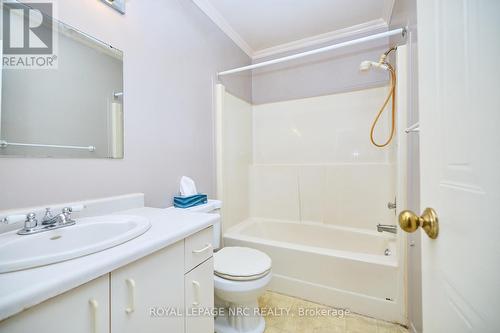 2 - 38 Elma Street, St. Catharines (443 - Lakeport), ON - Indoor Photo Showing Bathroom