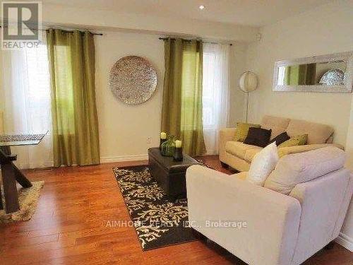 3444 Sunlight Street, Mississauga, ON - Indoor Photo Showing Living Room