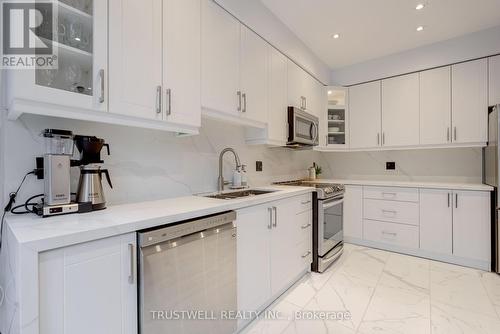 60 Fontebella Avenue, Vaughan, ON - Indoor Photo Showing Kitchen