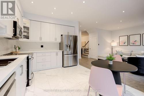 60 Fontebella Avenue, Vaughan, ON - Indoor Photo Showing Kitchen With Double Sink With Upgraded Kitchen