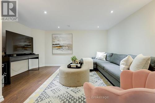 60 Fontebella Avenue, Vaughan, ON - Indoor Photo Showing Living Room