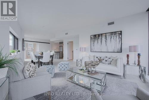 405 - 41 Dovercourt Road, Toronto, ON - Indoor Photo Showing Living Room