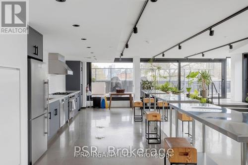 405 - 41 Dovercourt Road, Toronto, ON - Indoor Photo Showing Kitchen