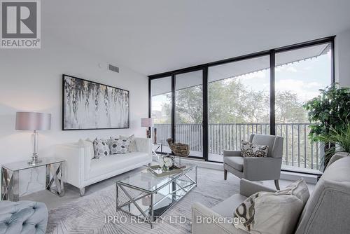 405 - 41 Dovercourt Road, Toronto, ON - Indoor Photo Showing Living Room