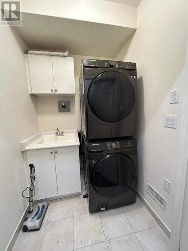 116 Skinner Road, Hamilton, ON - Indoor Photo Showing Laundry Room