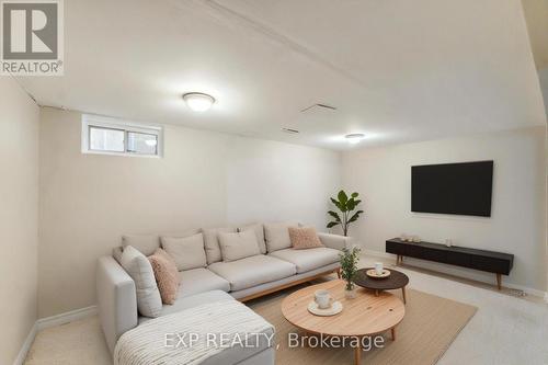 2651 Pimlico Crescent, Ottawa, ON - Indoor Photo Showing Living Room