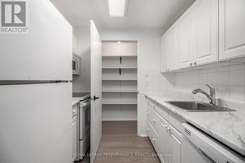 402 - 6532 Bilberry Drive, Ottawa, ON - Indoor Photo Showing Kitchen