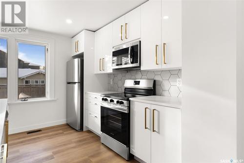 2072 Princess Street, Regina, SK - Indoor Photo Showing Kitchen